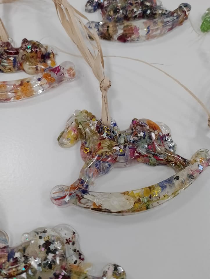 Między laboratorium a łąką – żywica epoksydowa. Czy można odzyskać to, co już zwiędło